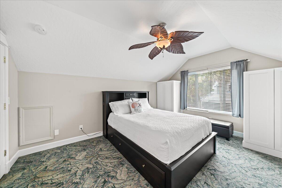 1072 Hyde Park Lane