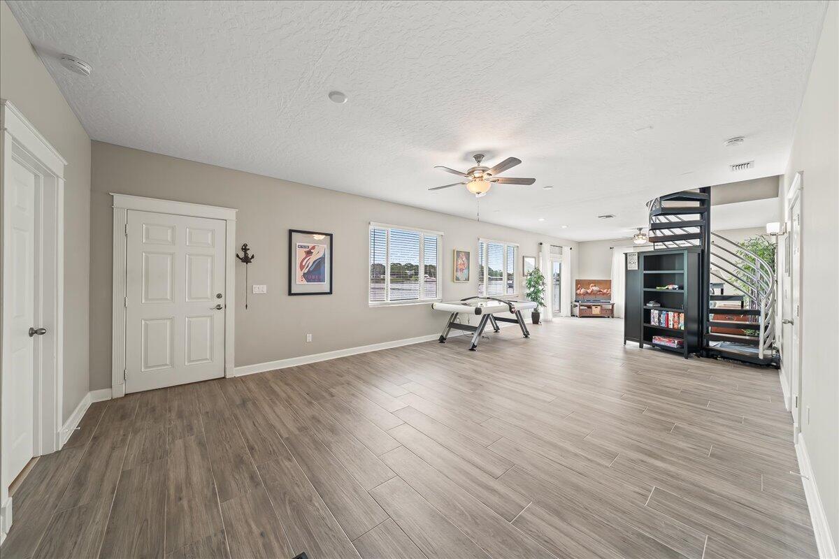 1072 Hyde Park Lane