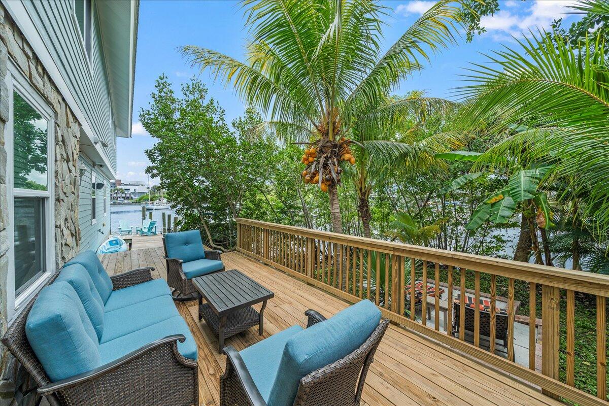 1072 Hyde Park Lane