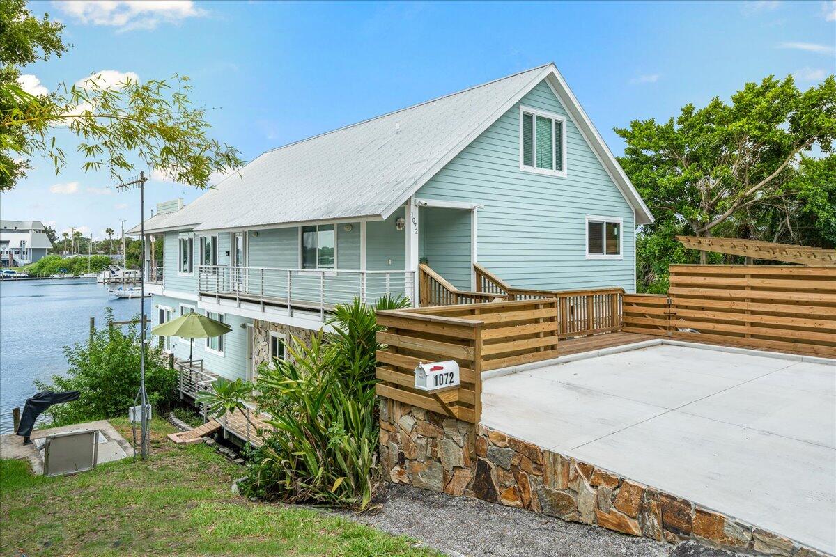 1072 Hyde Park Lane