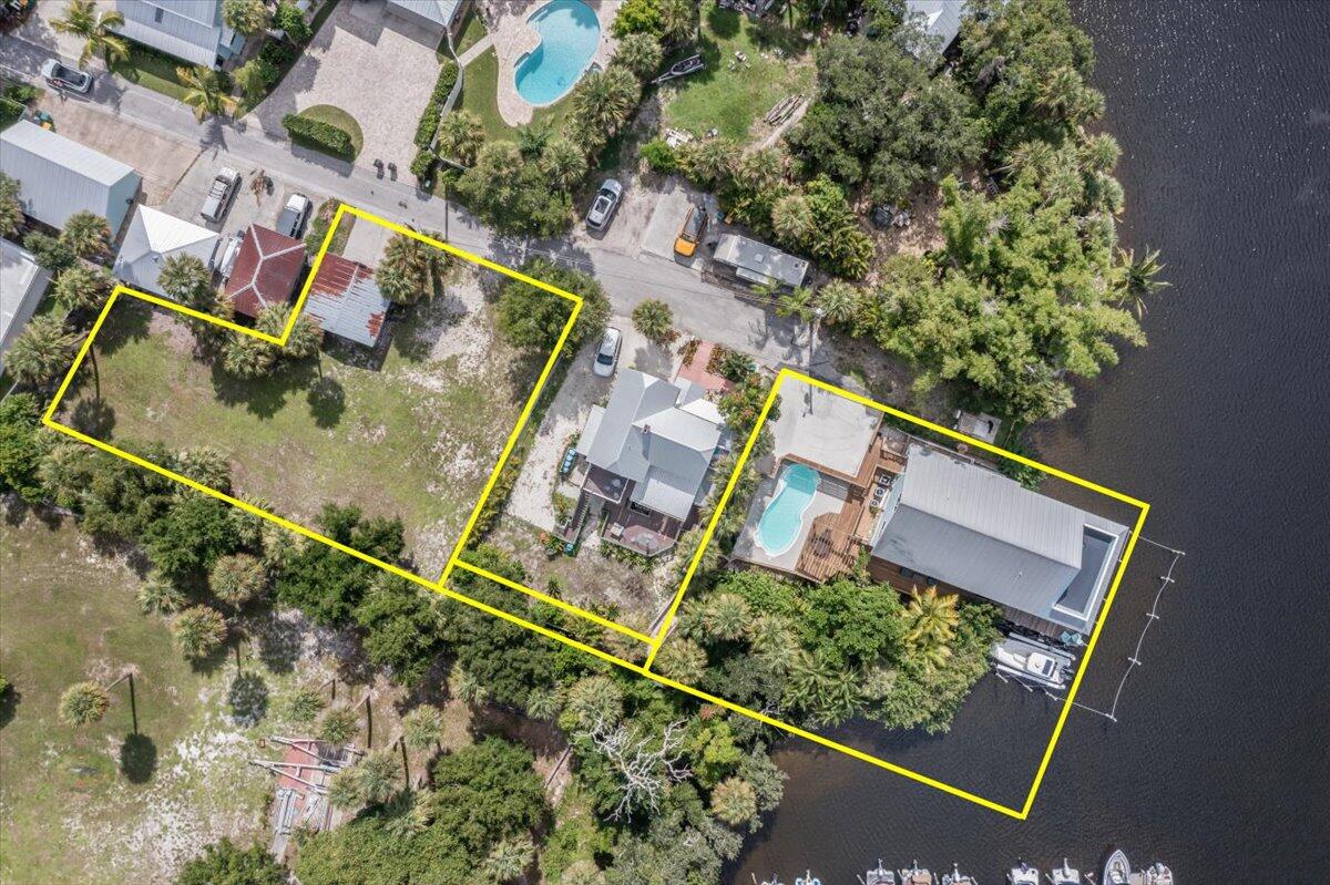 1072 Hyde Park Lane