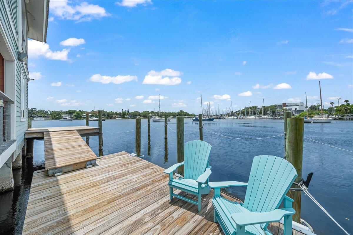 1072 Hyde Park Lane
