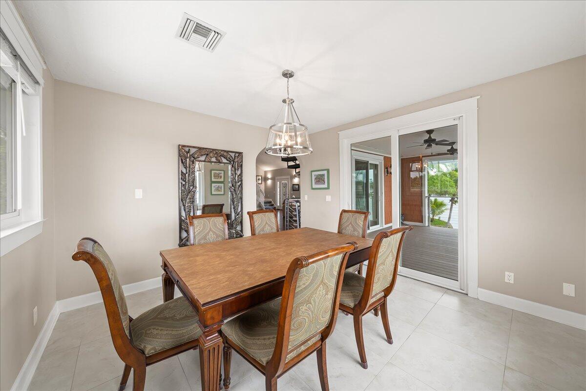 1072 Hyde Park Lane