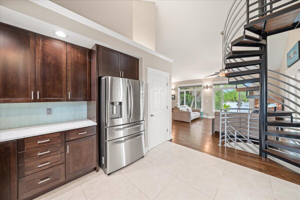 1072 Hyde Park Lane