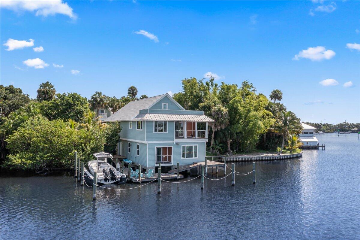 1072 Hyde Park Lane