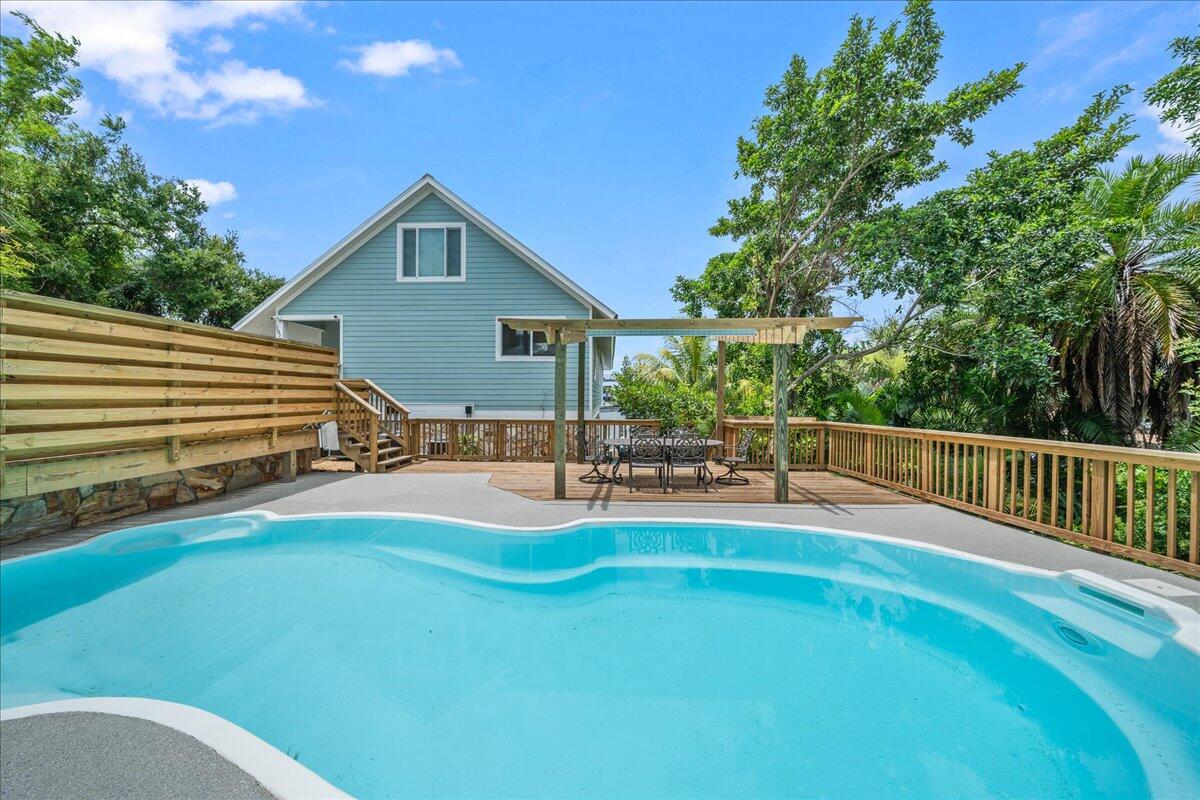 1072 Hyde Park Lane