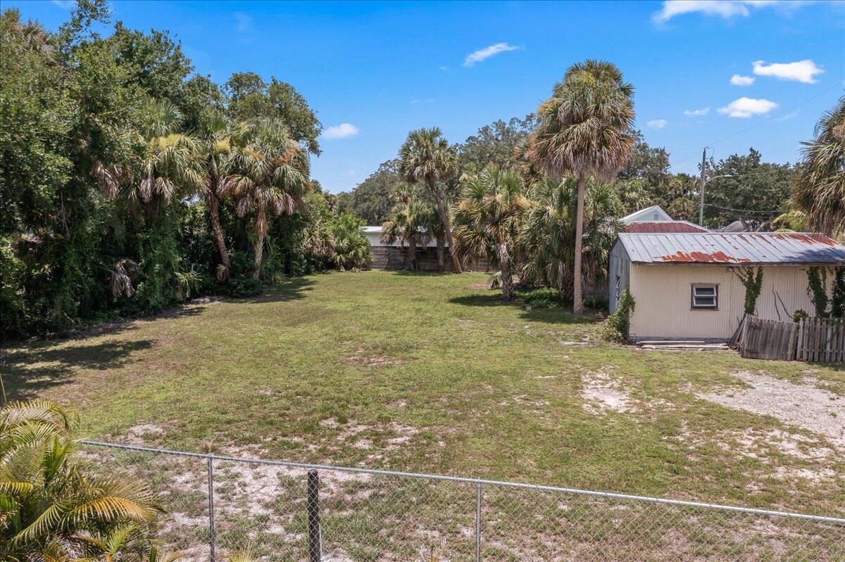 1072 Hyde Park Lane