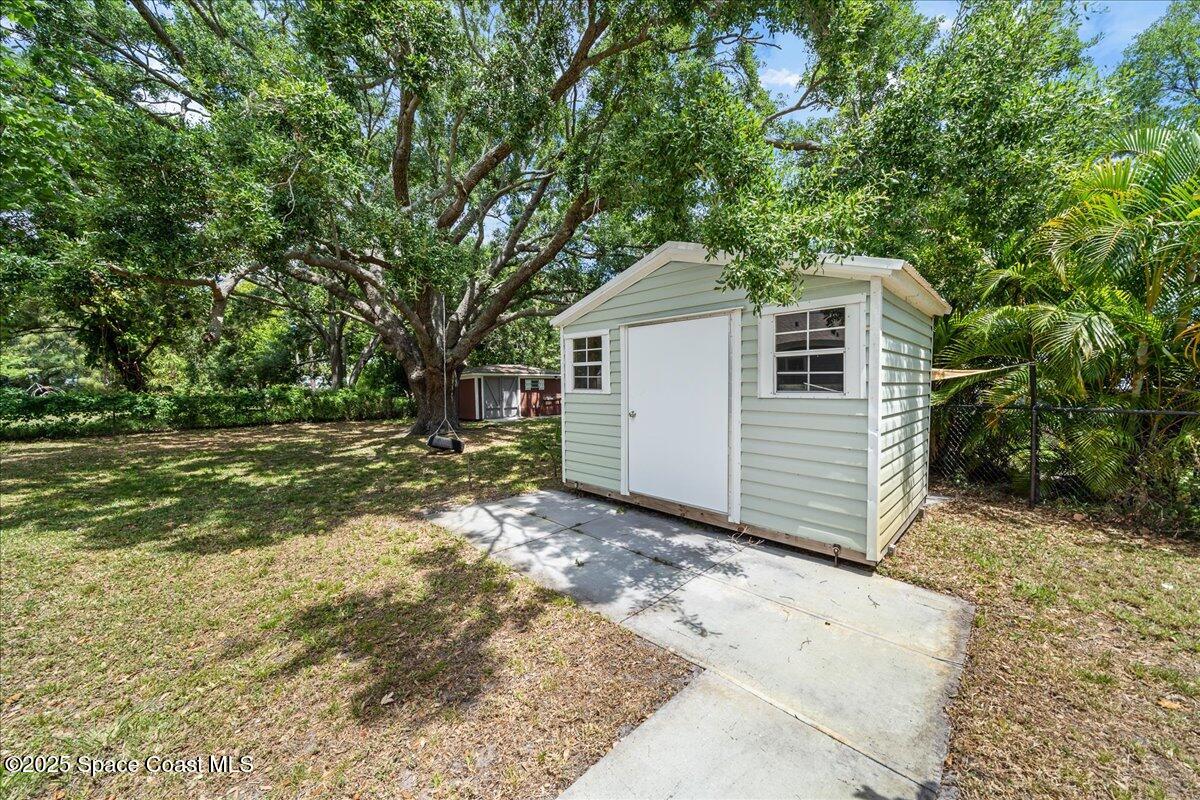 1313 Ethel Circle NE