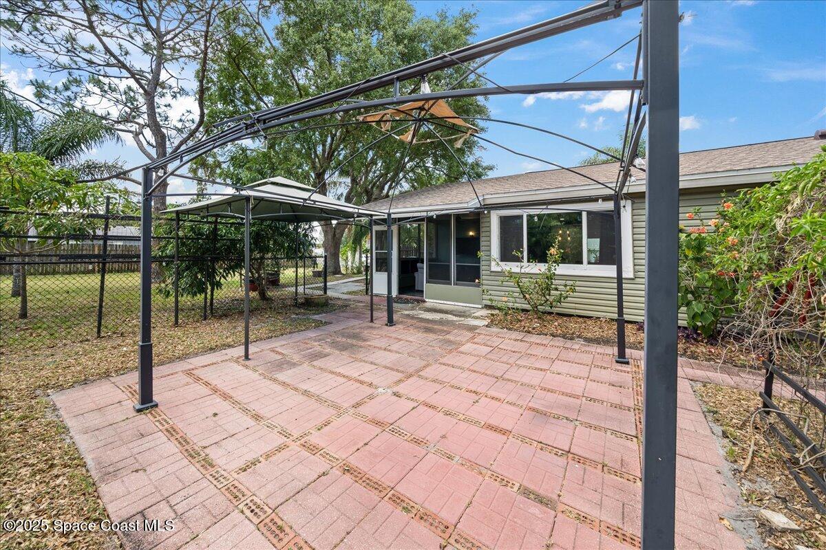 1313 Ethel Circle NE