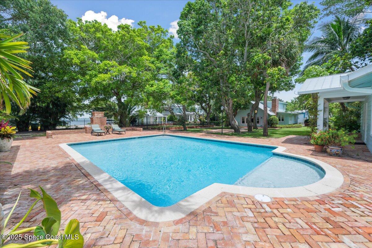 1101 River Road