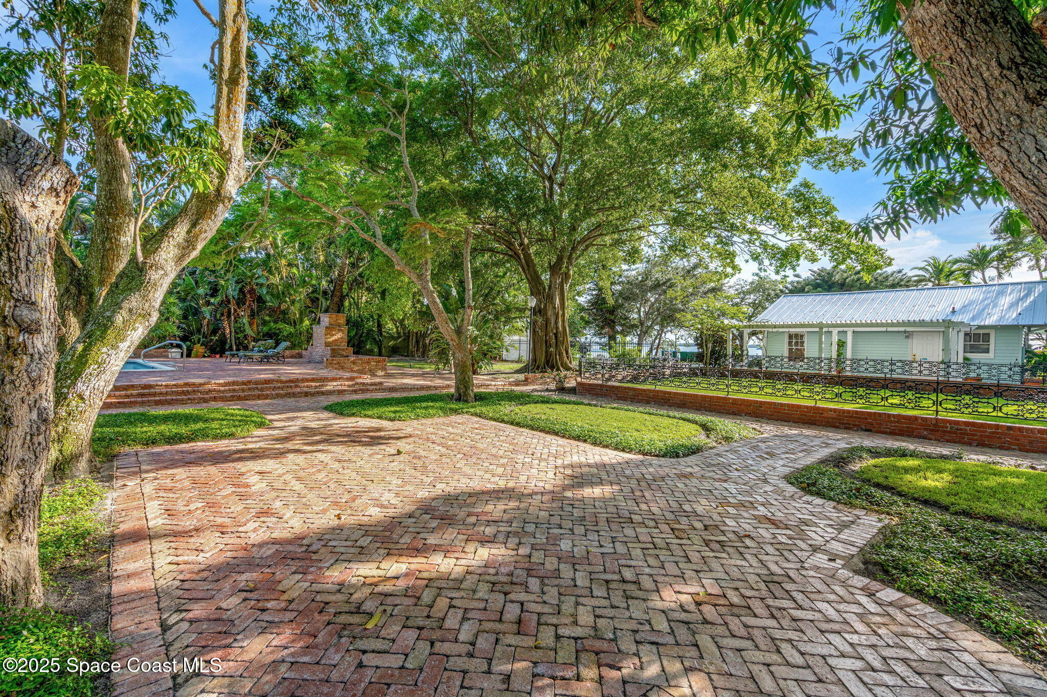 1101 River Road