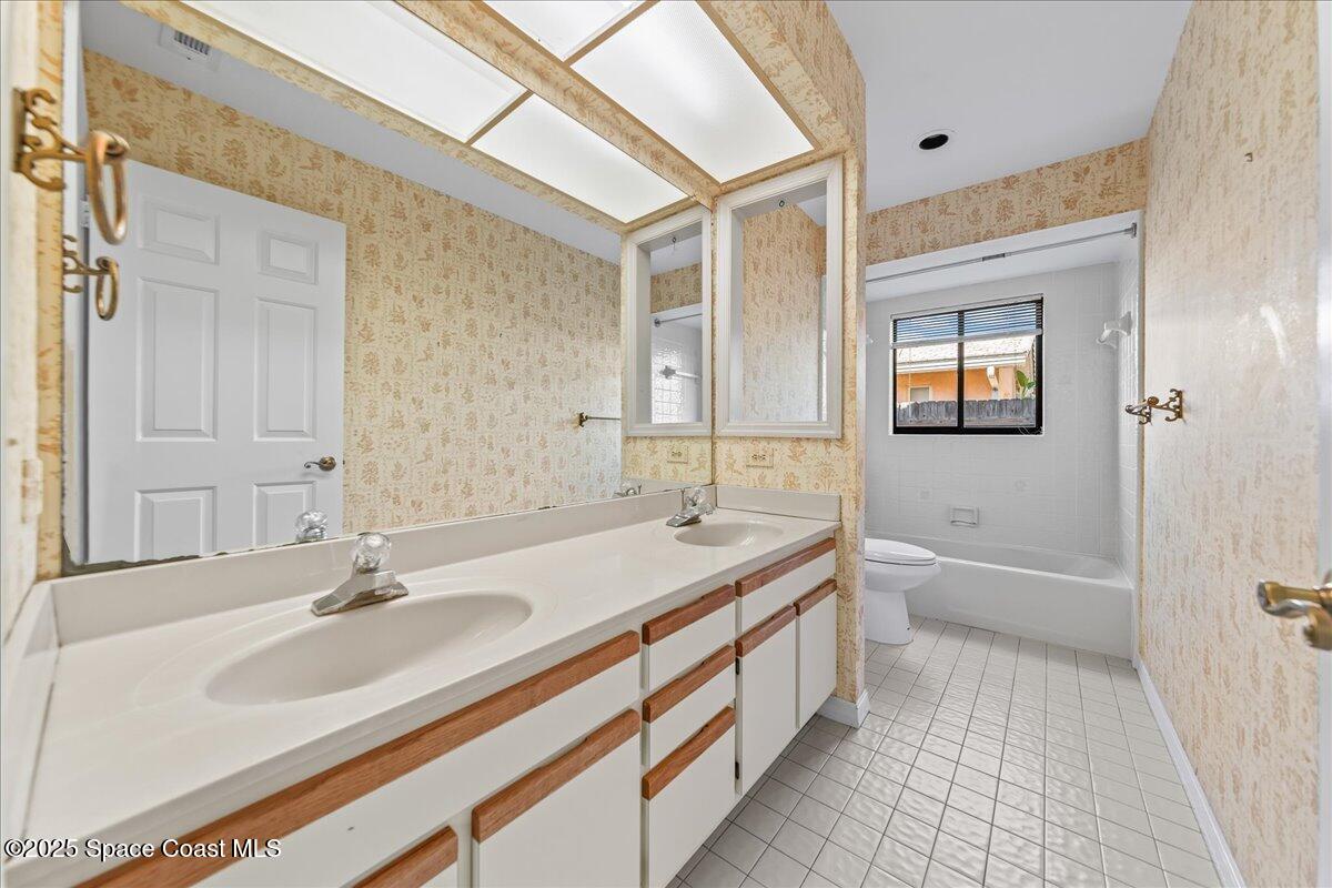 338 Coral Way W