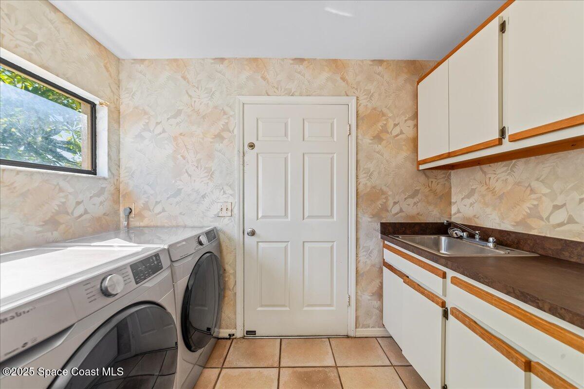 338 Coral Way W