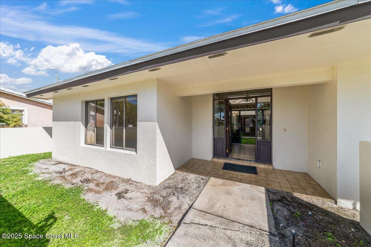 338 Coral Way W