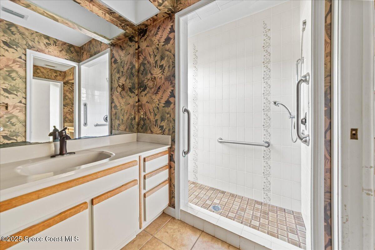 338 Coral Way W