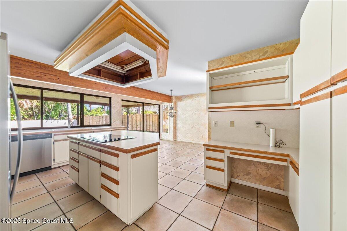 338 Coral Way W
