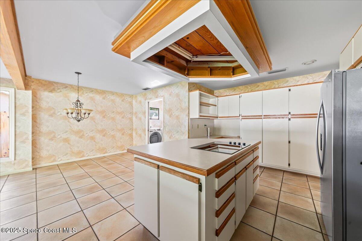 338 Coral Way W