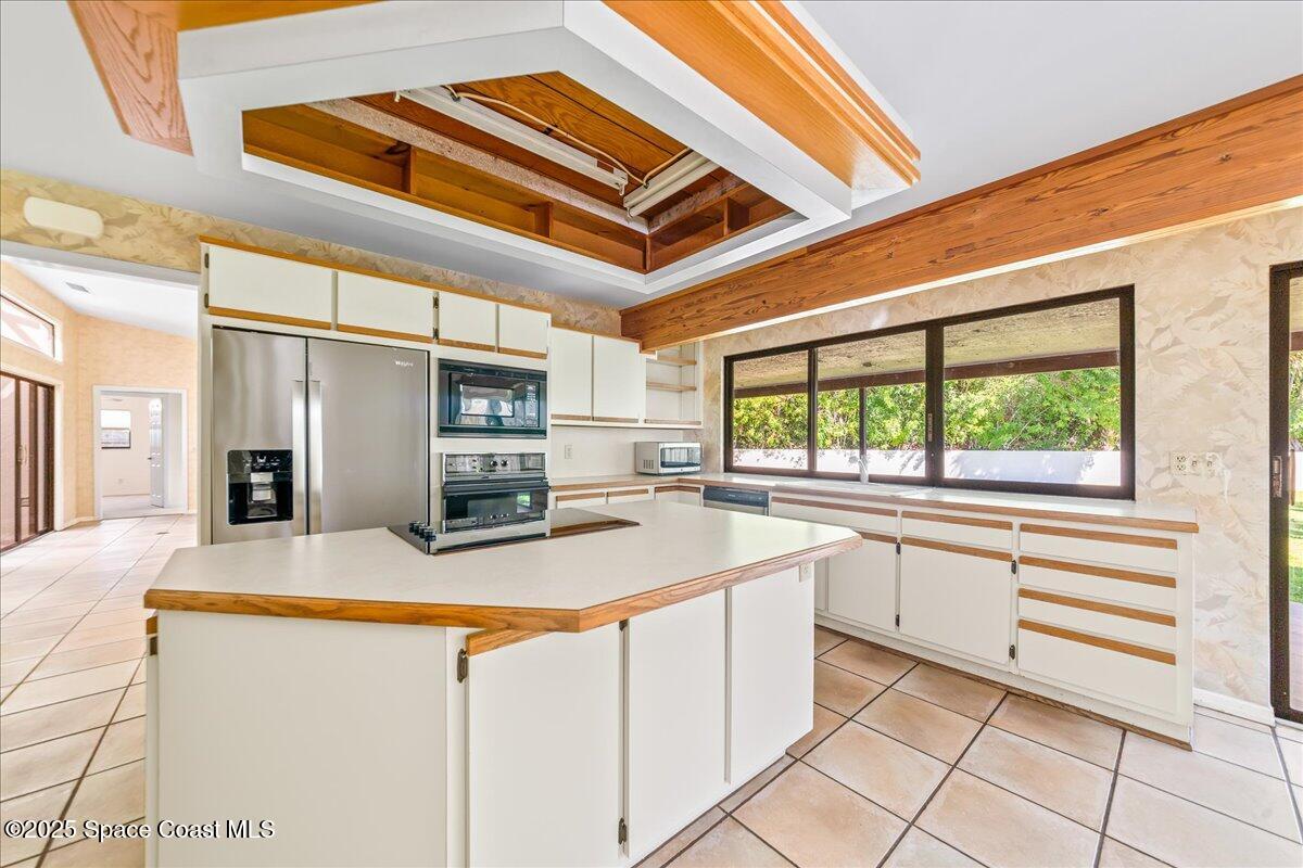338 Coral Way W
