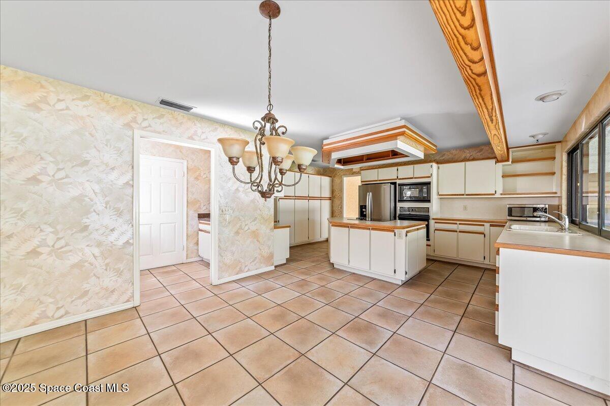 338 Coral Way W