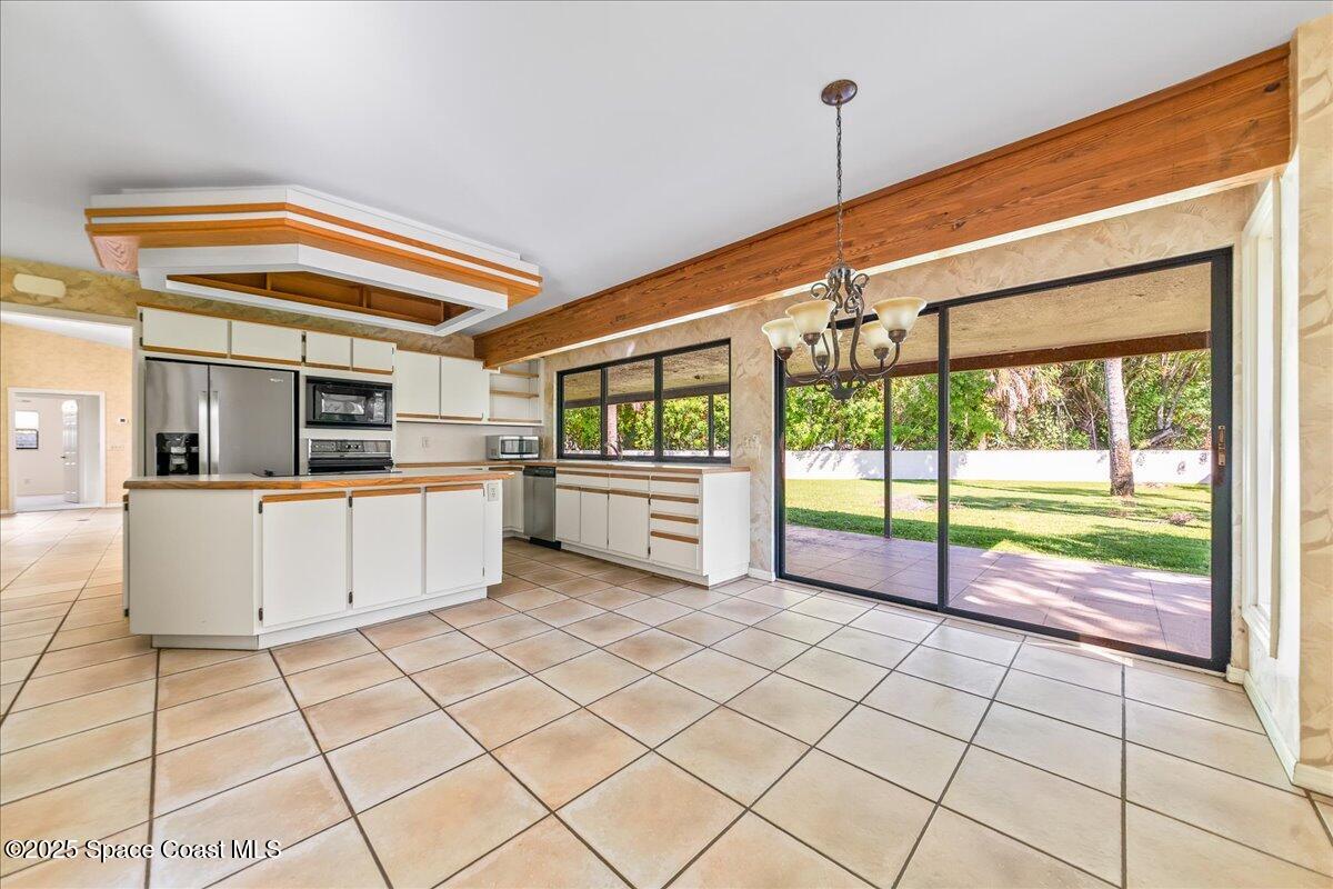 338 Coral Way W