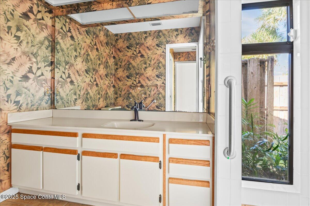 338 Coral Way W