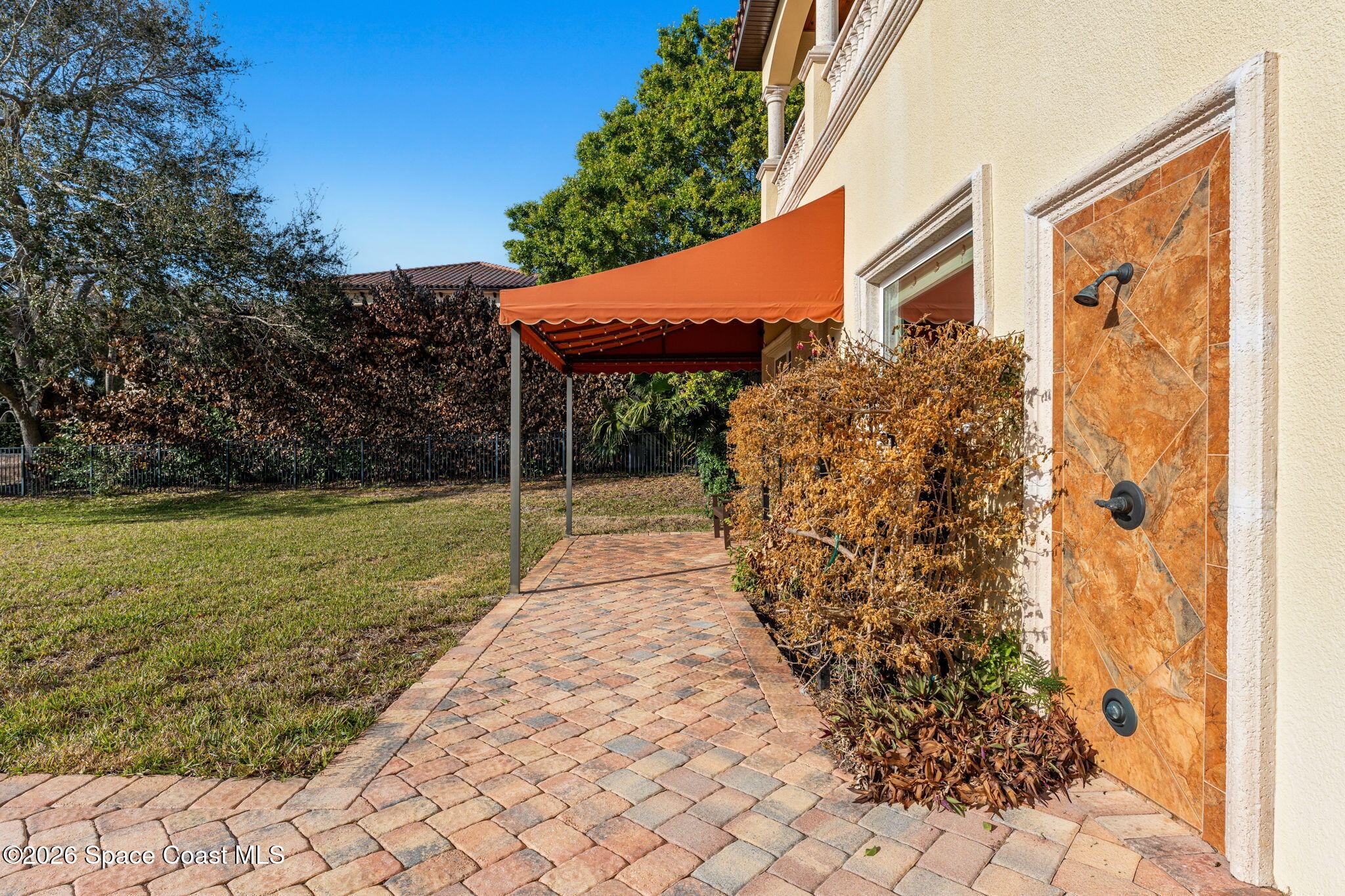 4760 Honeyridge Lane