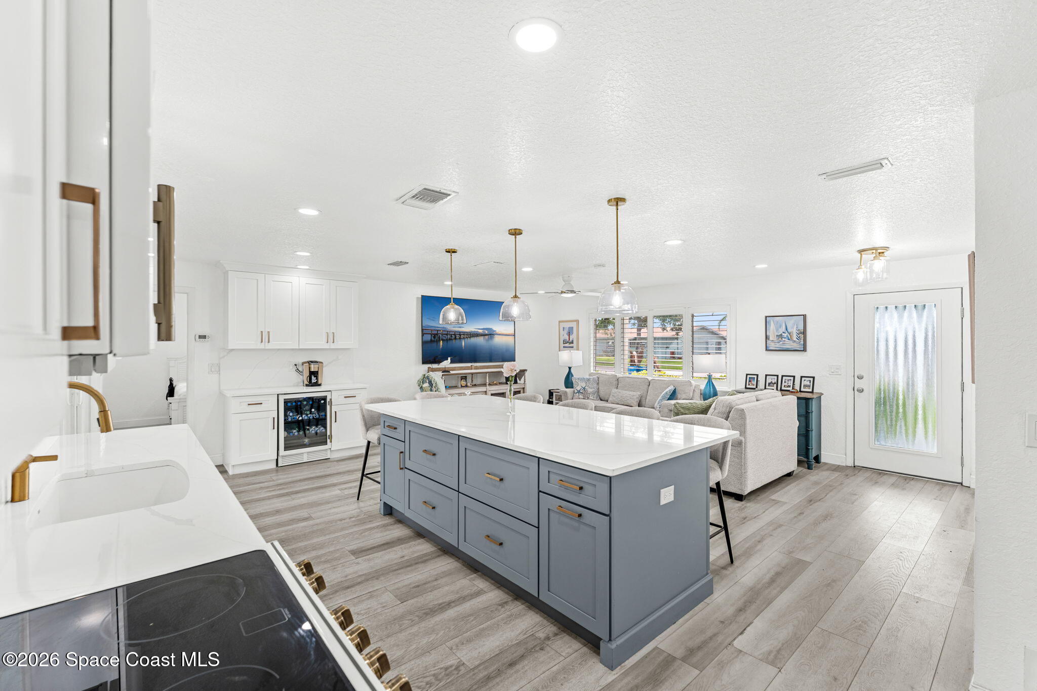 360 Diana Boulevard