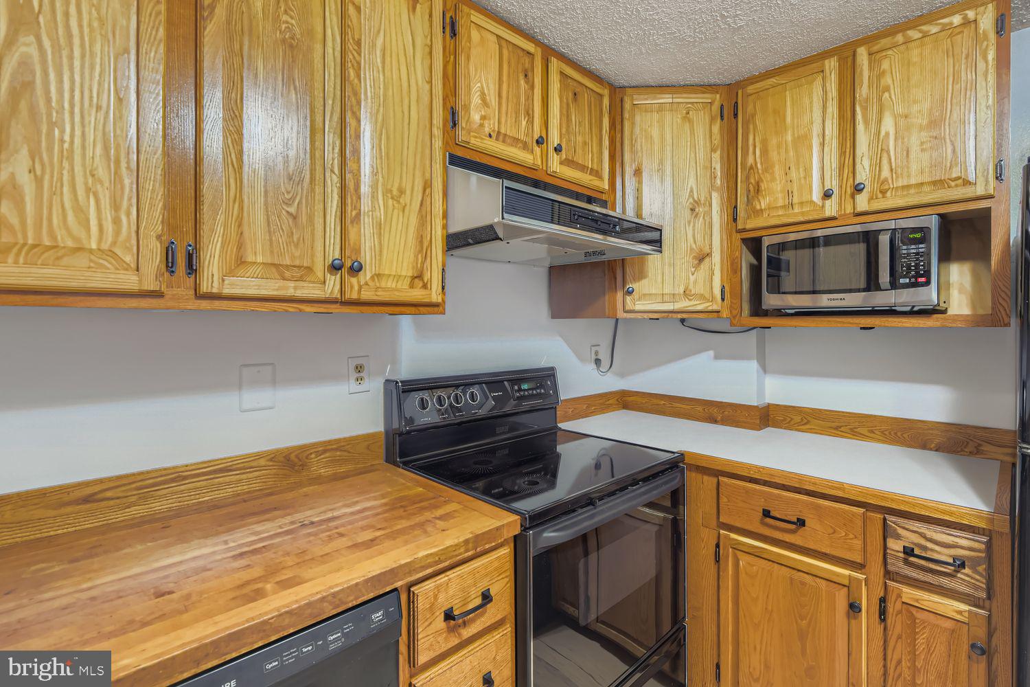 7735 LEASIDE COURT