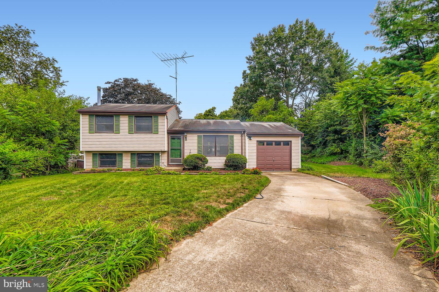 7735 LEASIDE COURT