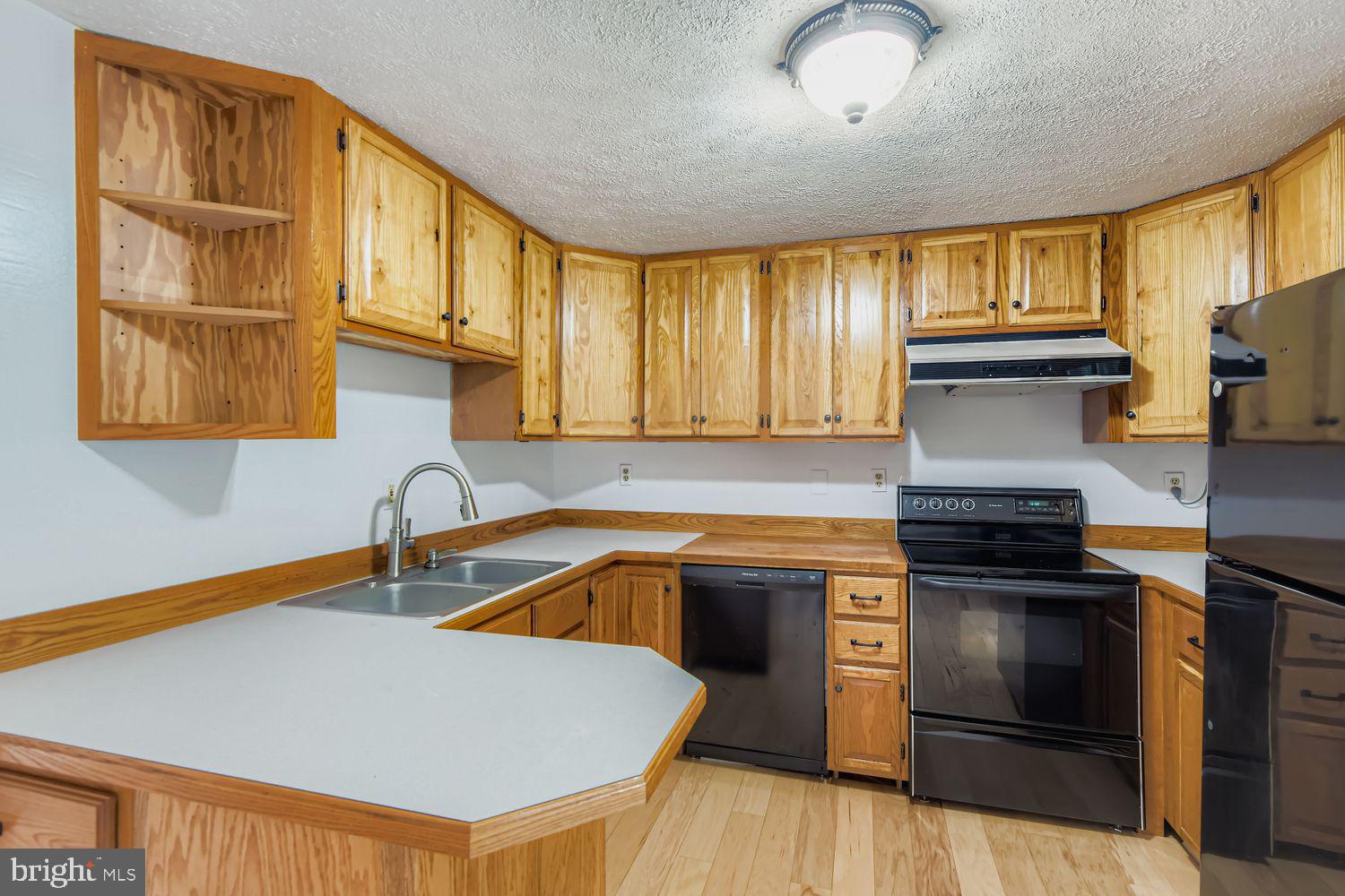 7735 LEASIDE COURT