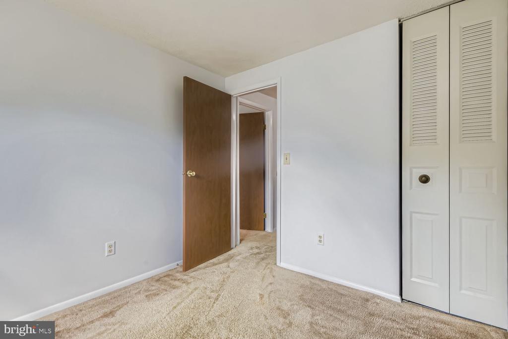 7735 LEASIDE COURT