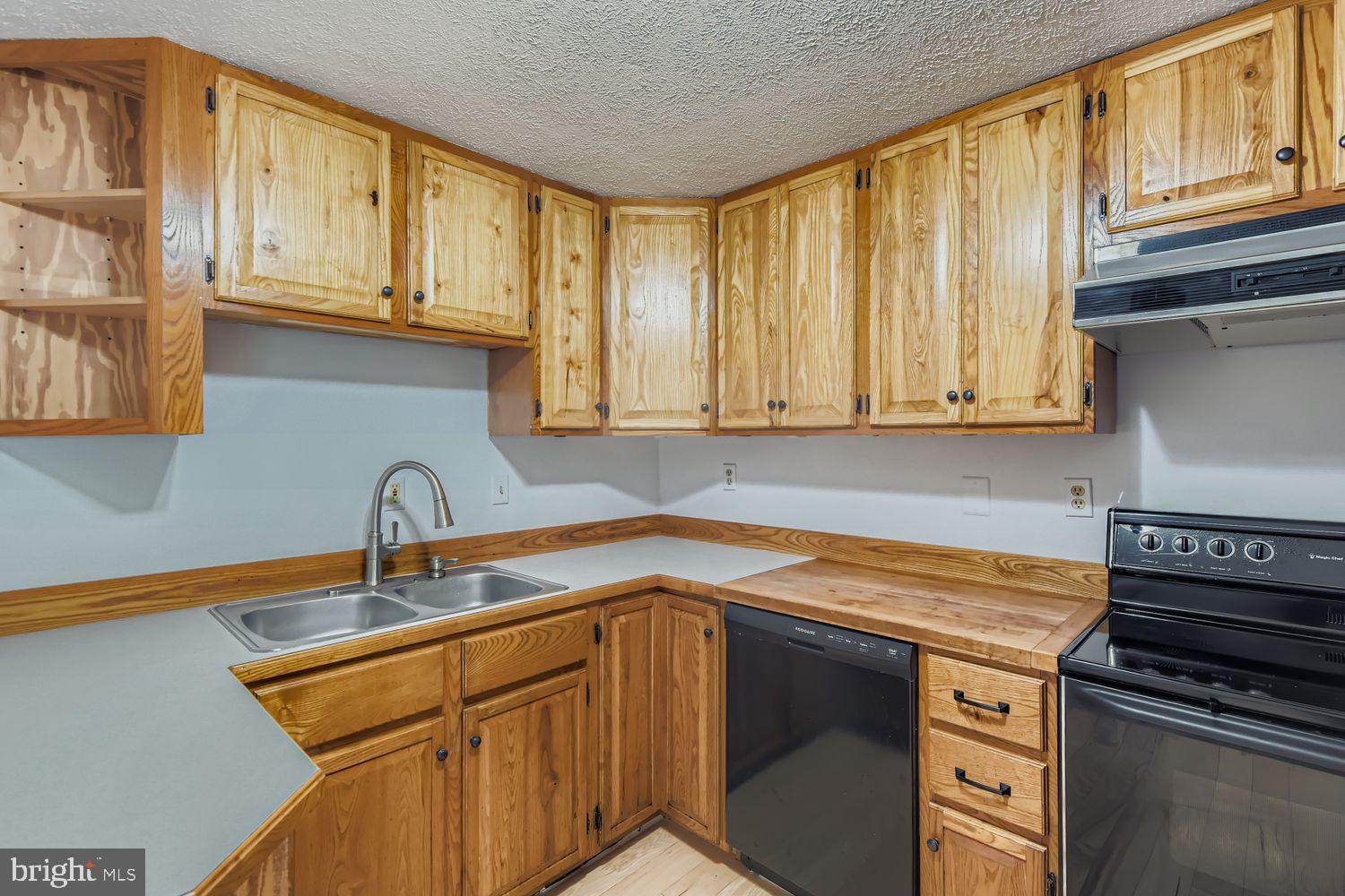 7735 LEASIDE COURT