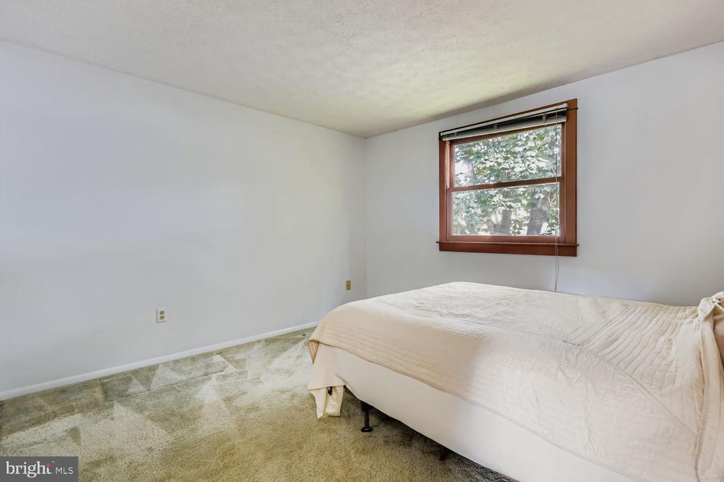 7735 LEASIDE COURT