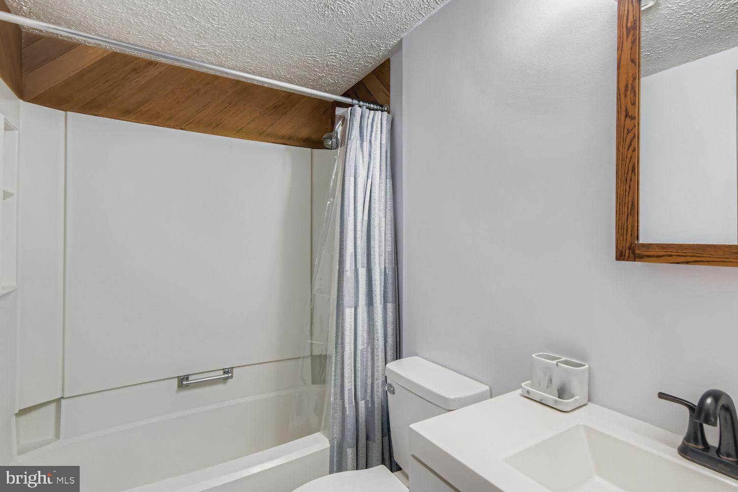 7735 LEASIDE COURT