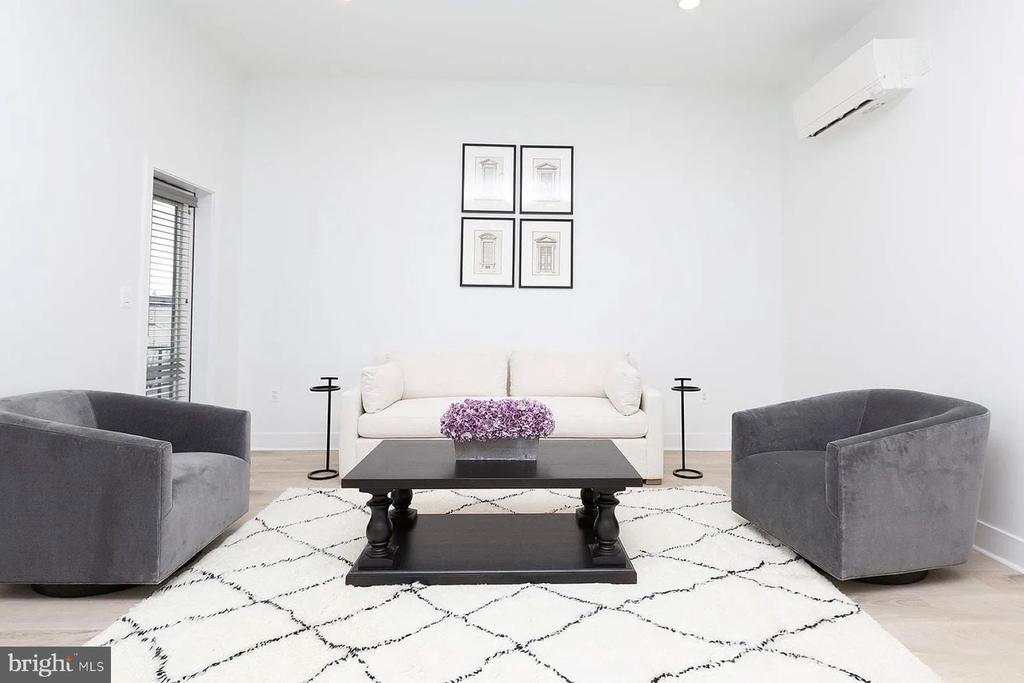 1709 FLEET STREET 305