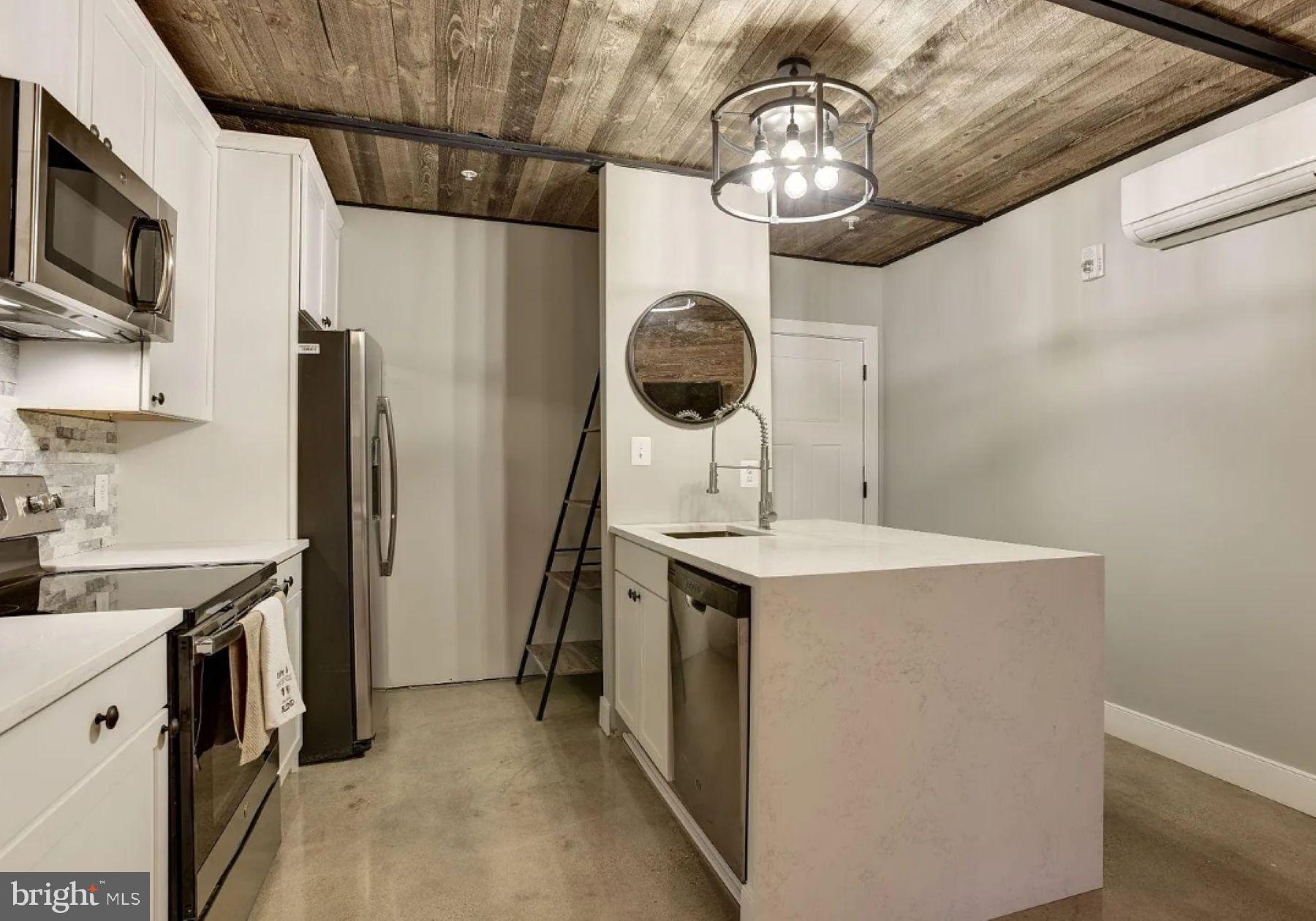 12 W MONTGOMERY STREET W 202