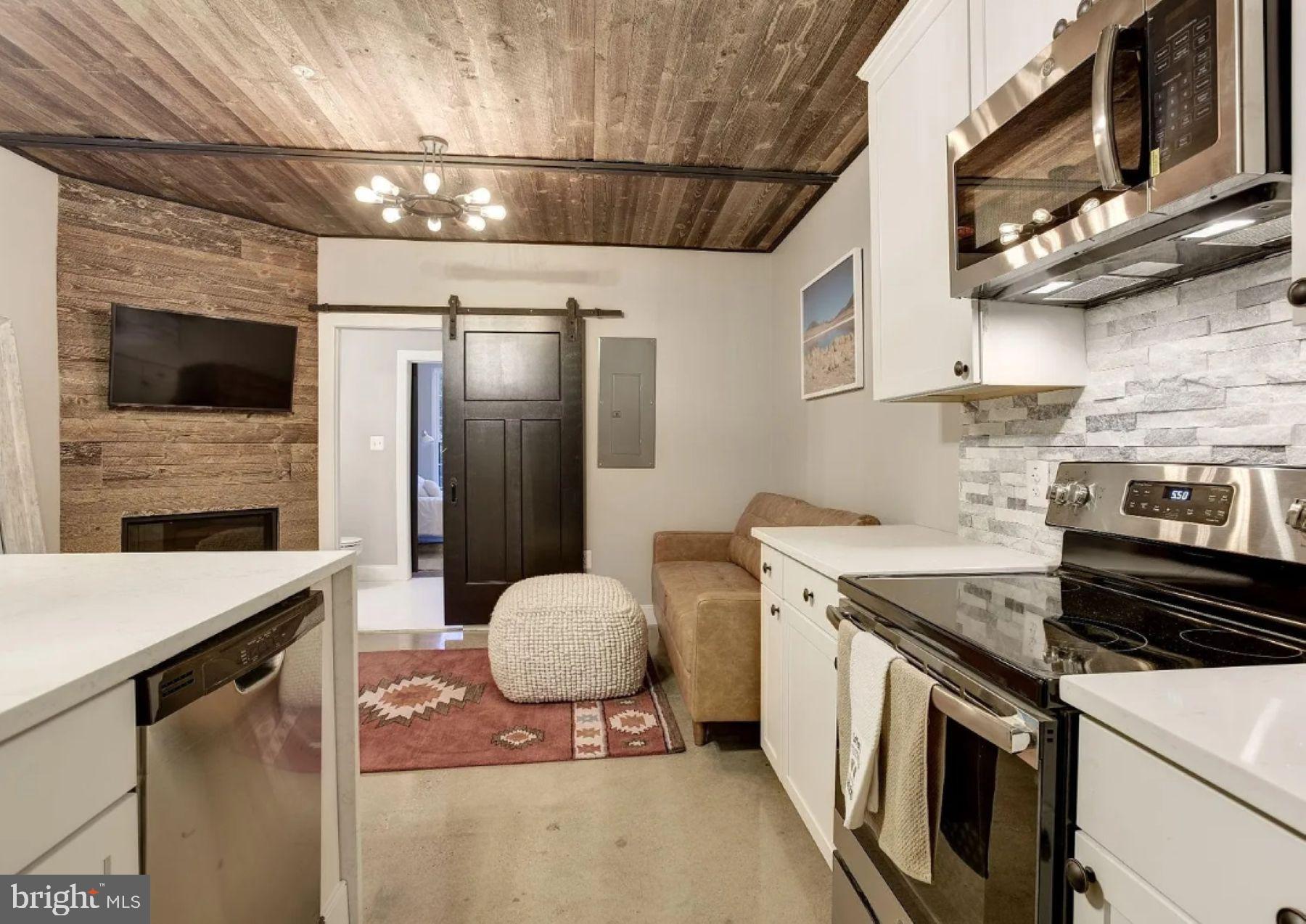 12 W MONTGOMERY STREET W 202