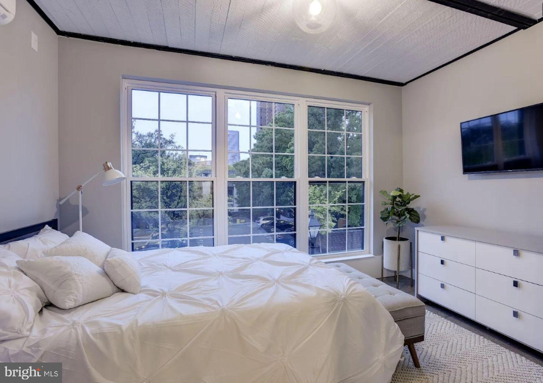 12 W MONTGOMERY STREET W 202