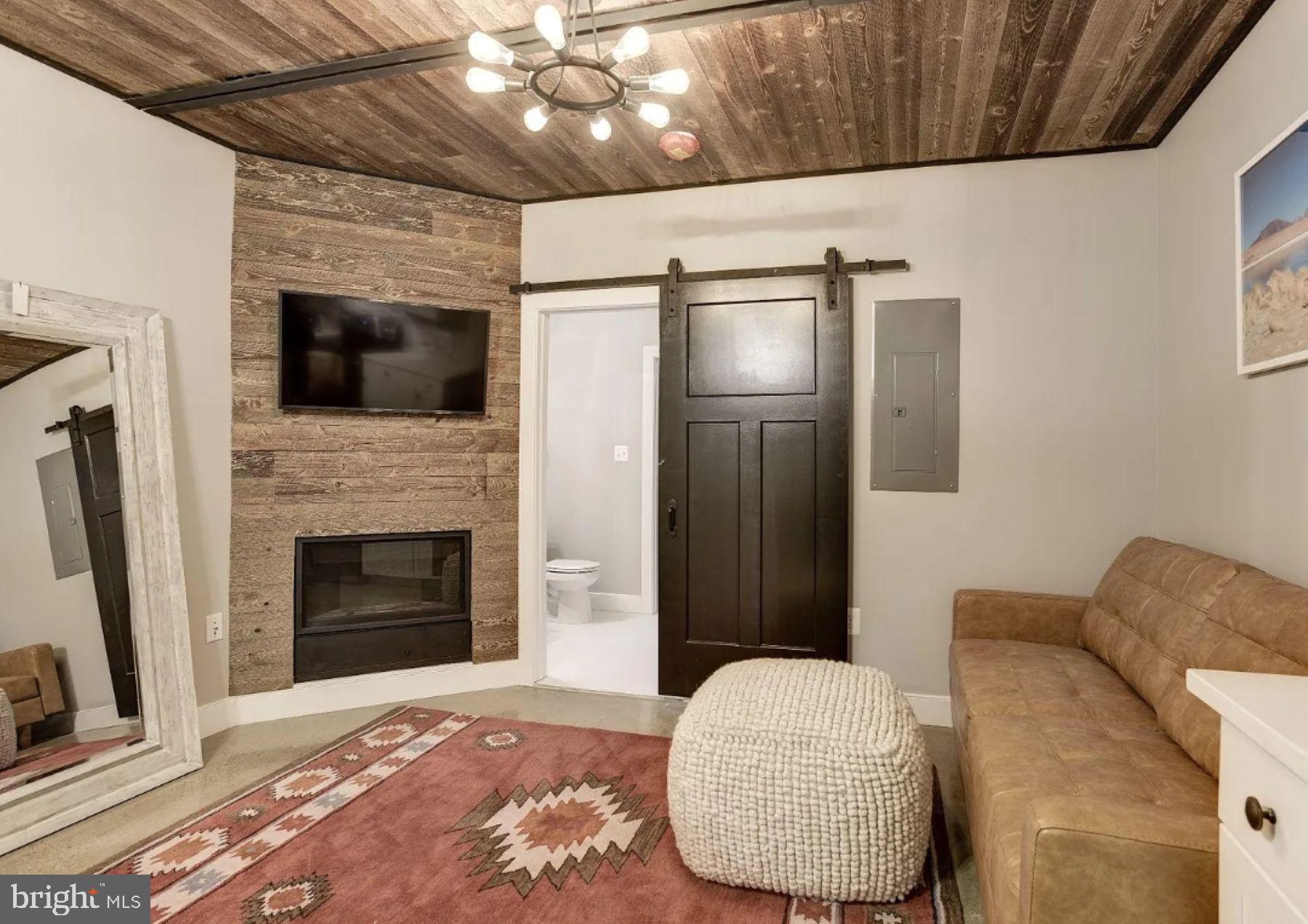12 W MONTGOMERY STREET W 202