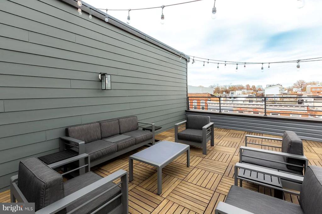 1702 LIGHT STREET 302