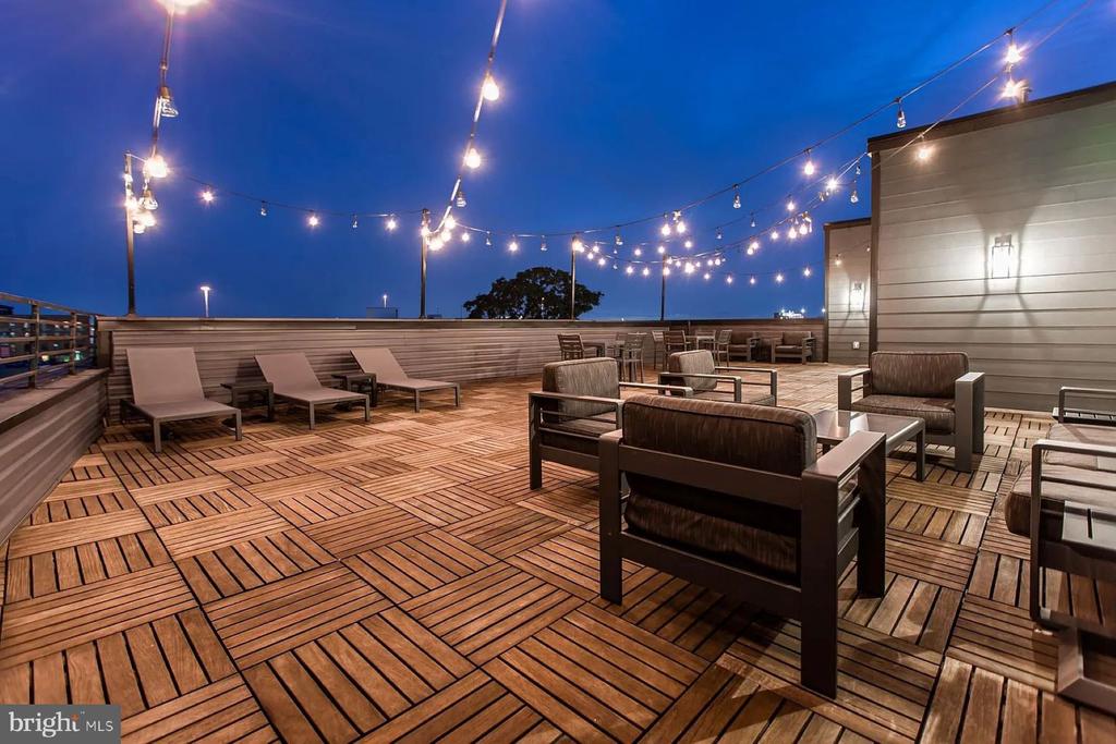 1702 LIGHT STREET 302