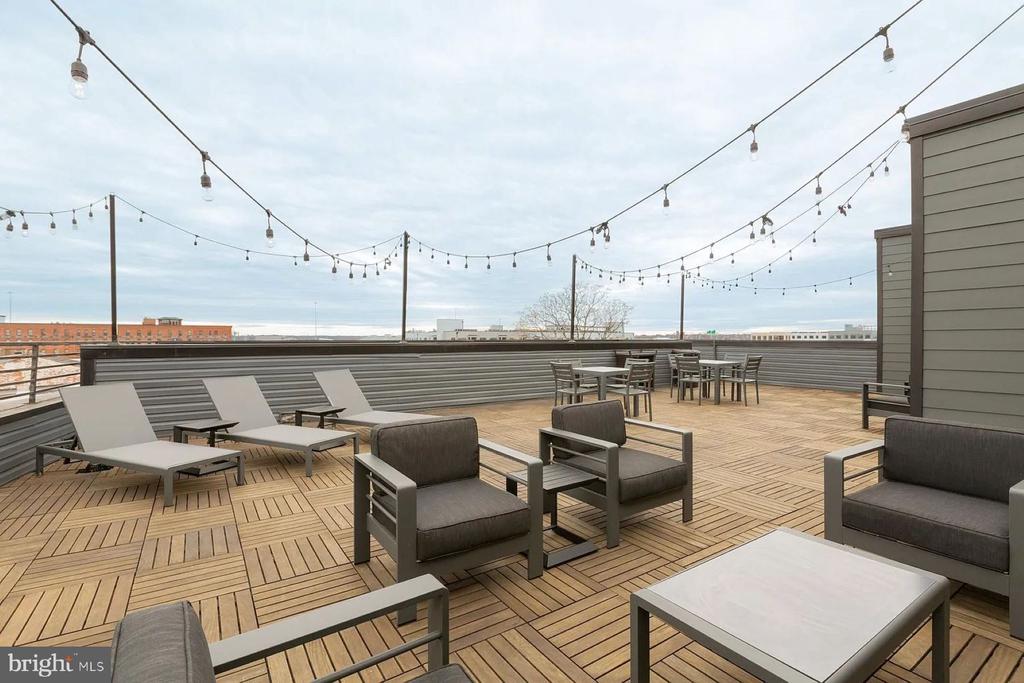 1702 LIGHT STREET 302