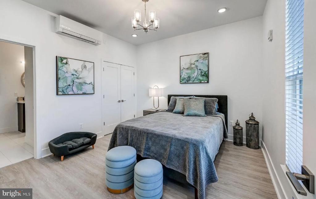 601 S BROADWAY Unit: 201
