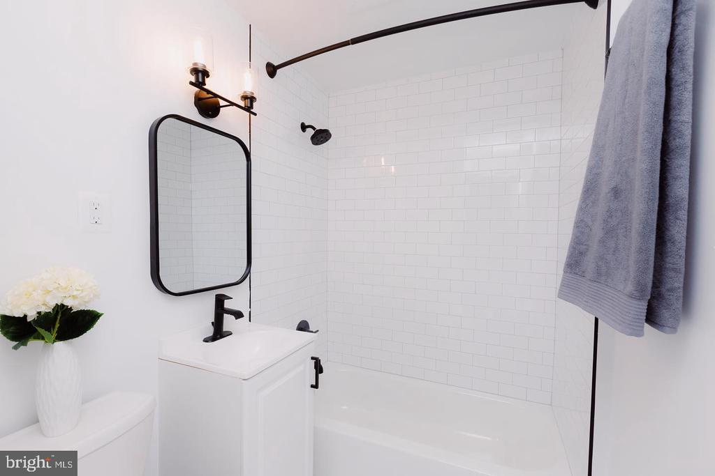 606 CATHEDRAL STREET Unit: 2A