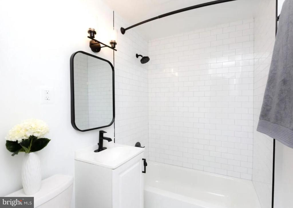 610 CATHEDRAL STREET Unit: 1A