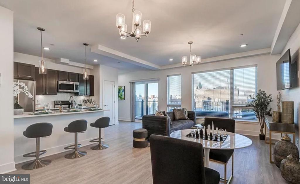 601 S BROADWAY Unit: 208