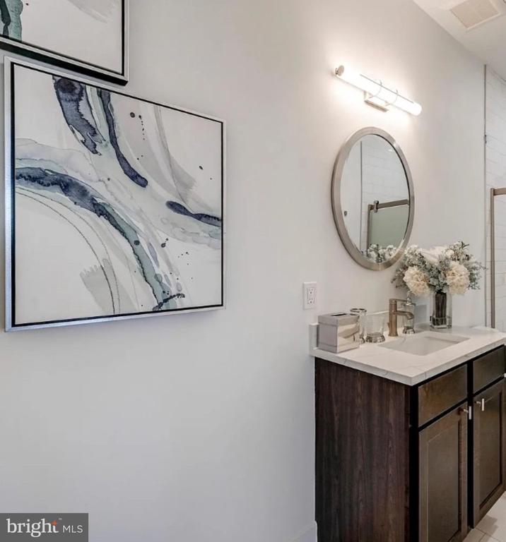 601 S BROADWAY Unit: 208