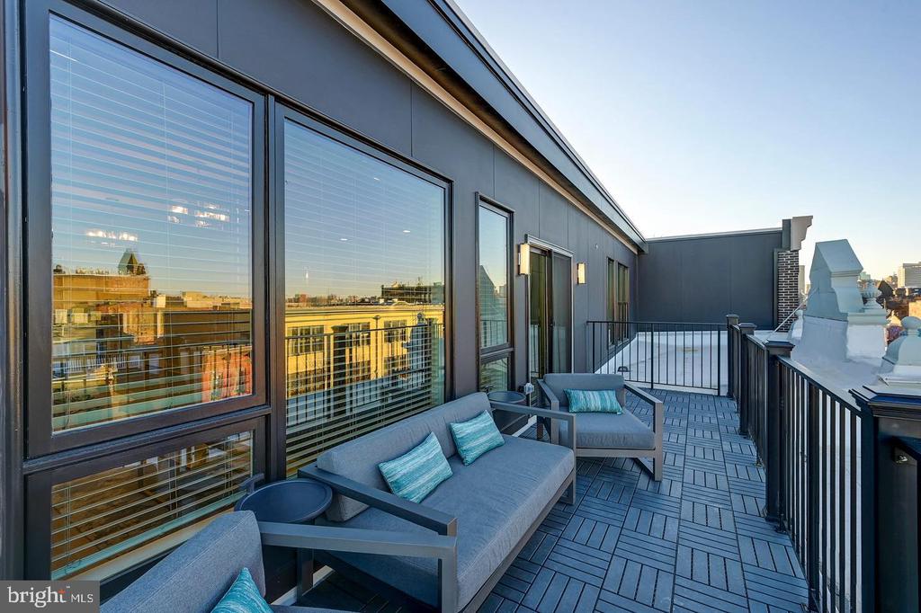 601 S BROADWAY Unit: 208