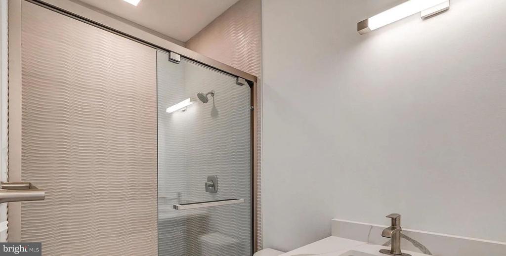 421 S BROADWAY Unit: 403