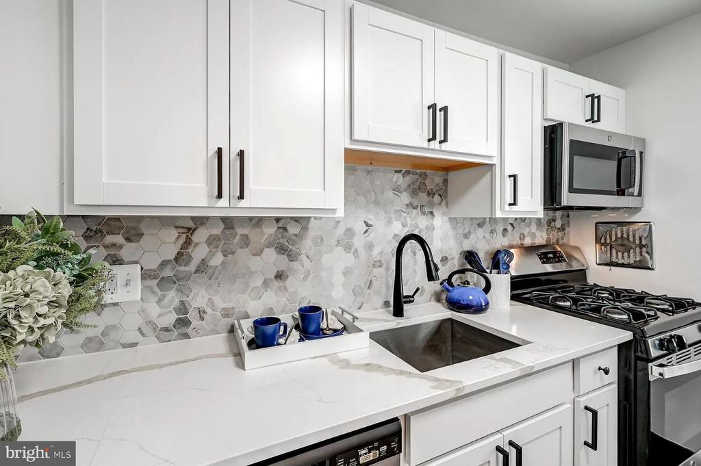 4000 LINKWOOD ROAD Unit: 4004B